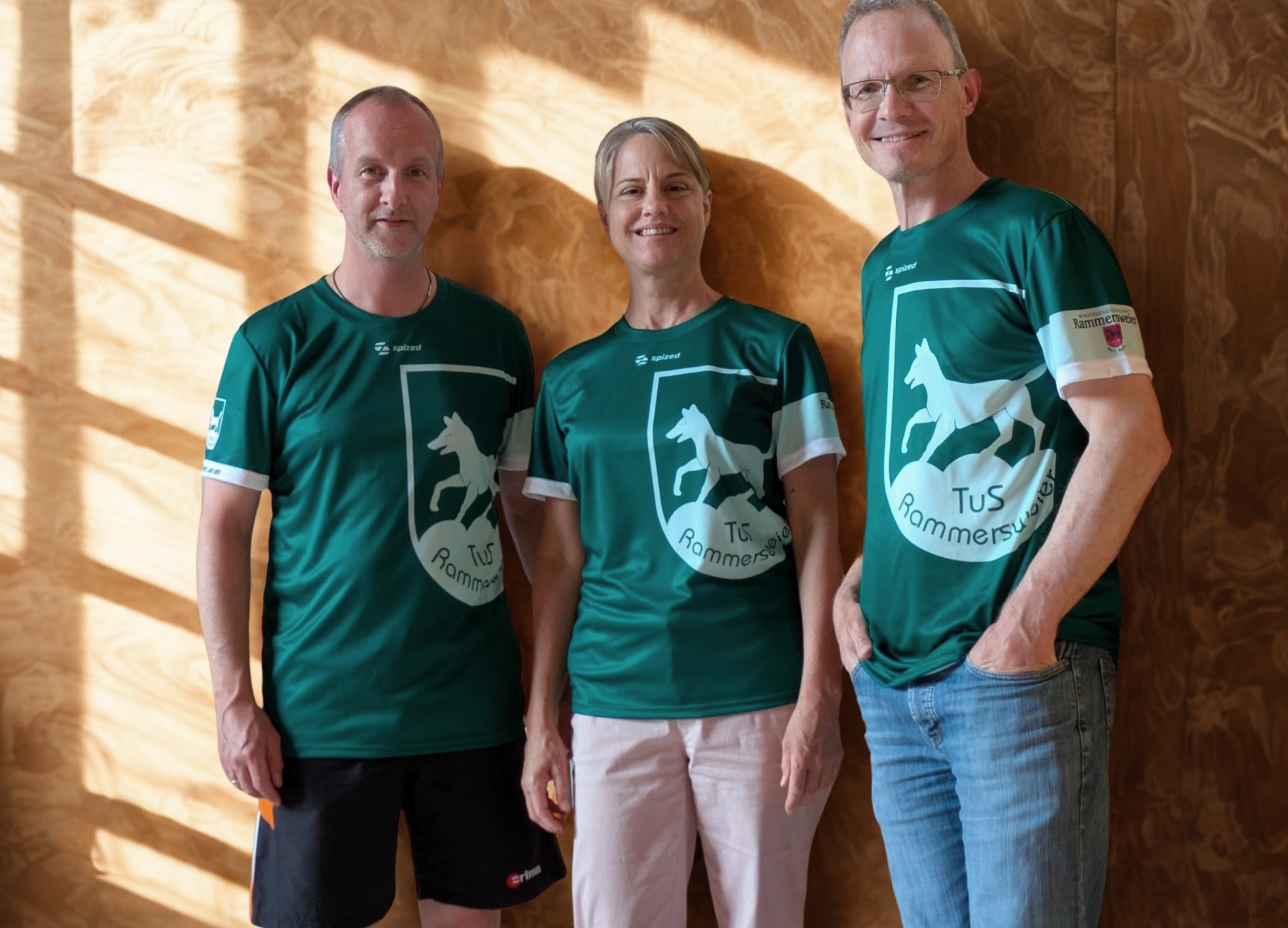 Die brandneuen TuS-Trikots sind da!